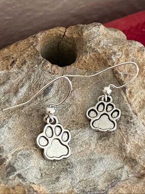 5/$10❤️❤️❤️NEW Handmade Paws Silver Tone Zinc Alloy